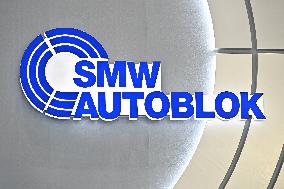 SMW-AUTOBLOK signage, logo